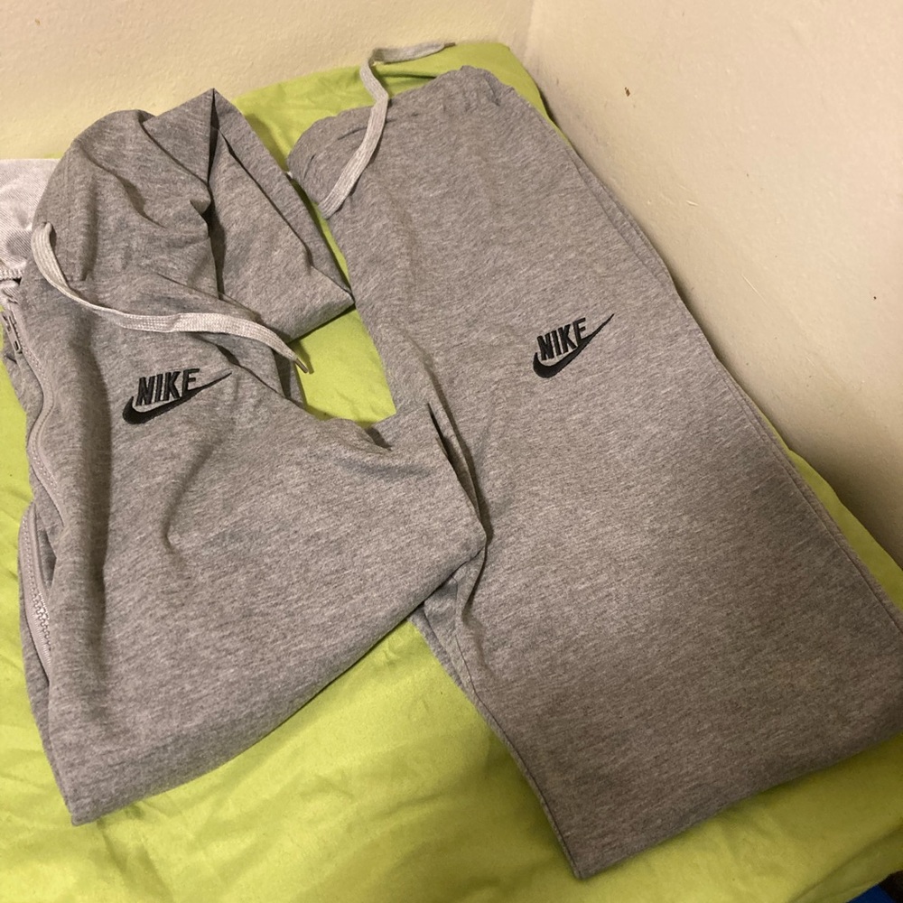 Nike WMN Hoodie - Zipper Pants Set